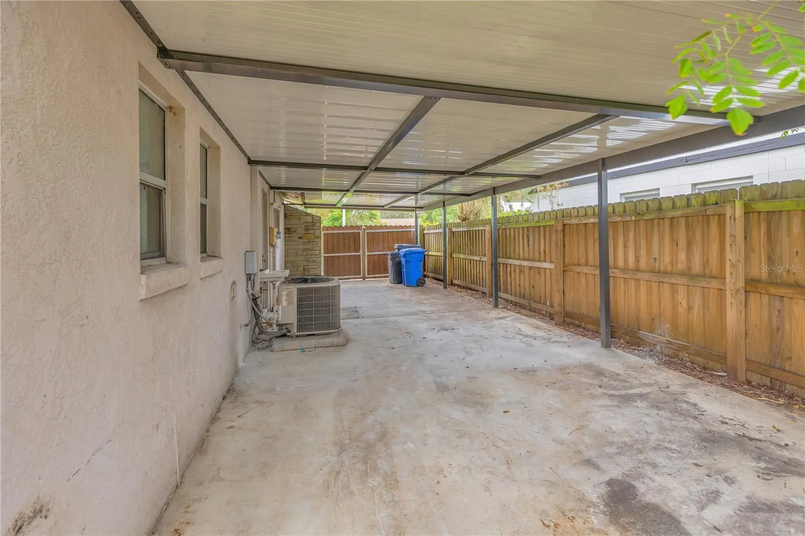 802 CENTERWOOD CT