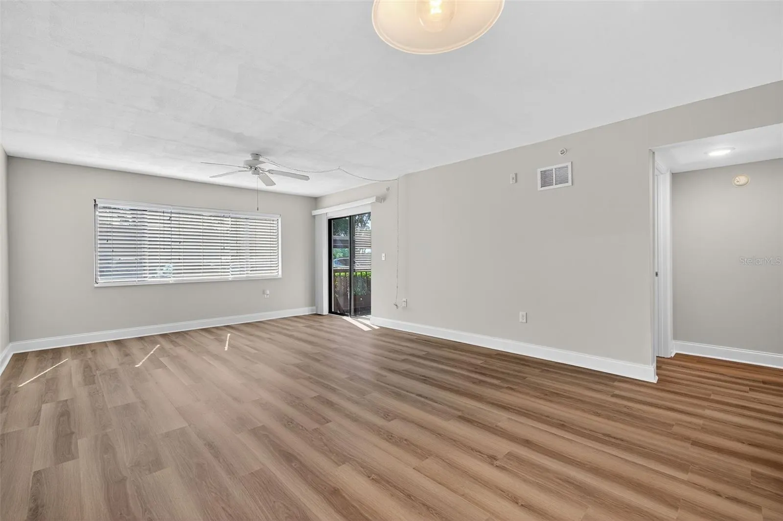 2595 COUNTRYSIDE BLVD #8106, #8106