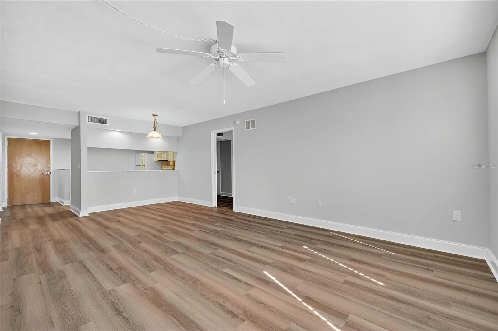 2595 COUNTRYSIDE BLVD #8106, #8106