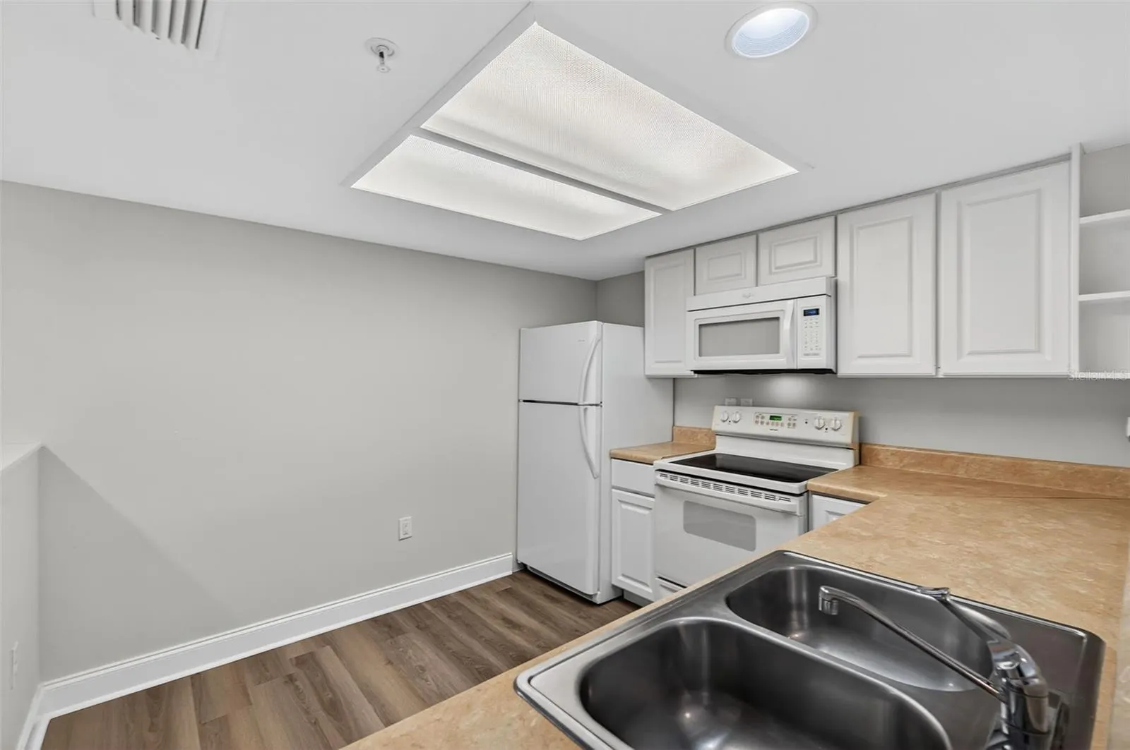2595 COUNTRYSIDE BLVD #8106, #8106