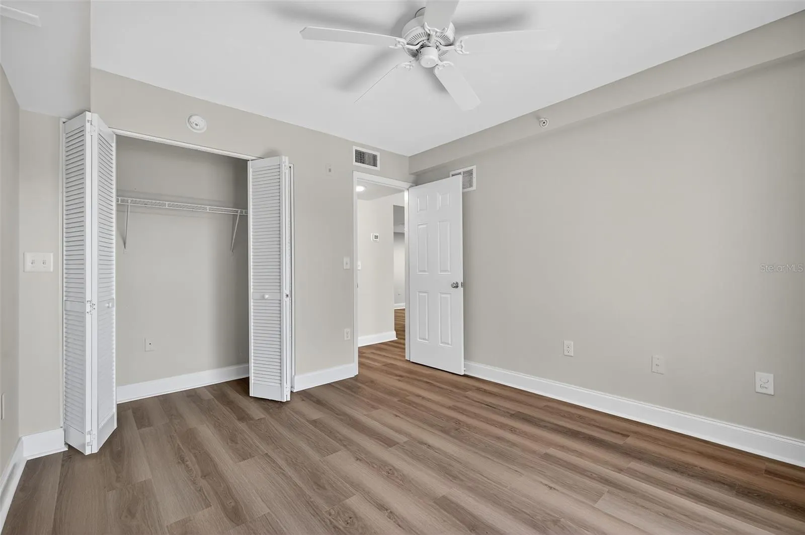 2595 COUNTRYSIDE BLVD #8106, #8106