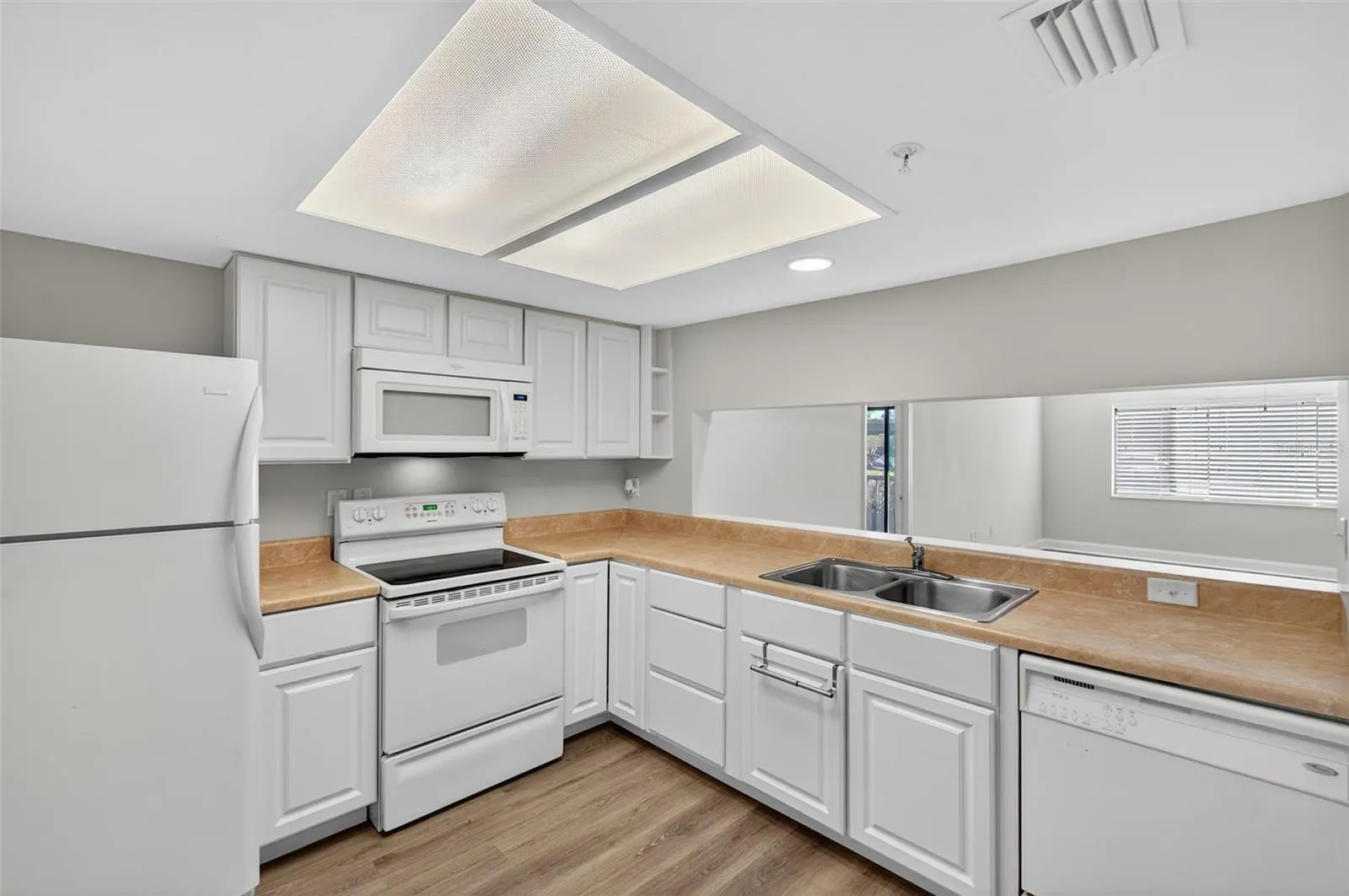 2595 COUNTRYSIDE BLVD #8106, #8106