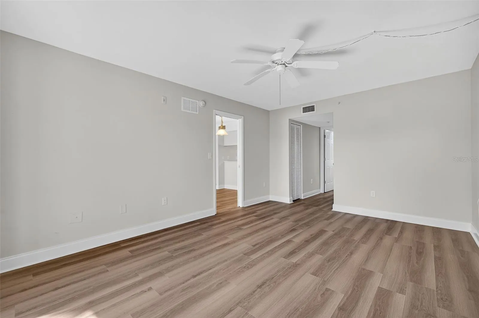 2595 COUNTRYSIDE BLVD #8106, #8106