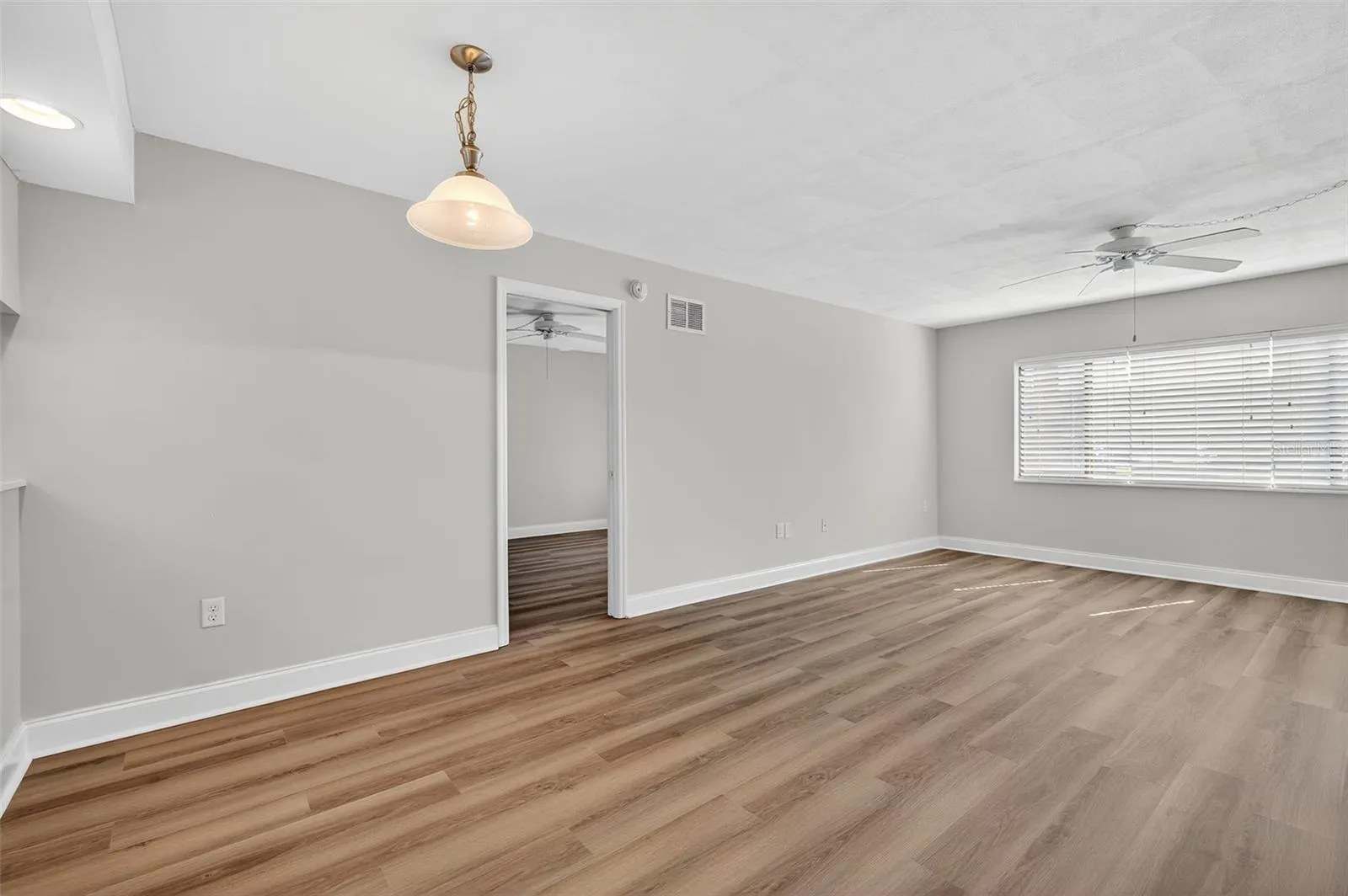 2595 COUNTRYSIDE BLVD #8106, #8106
