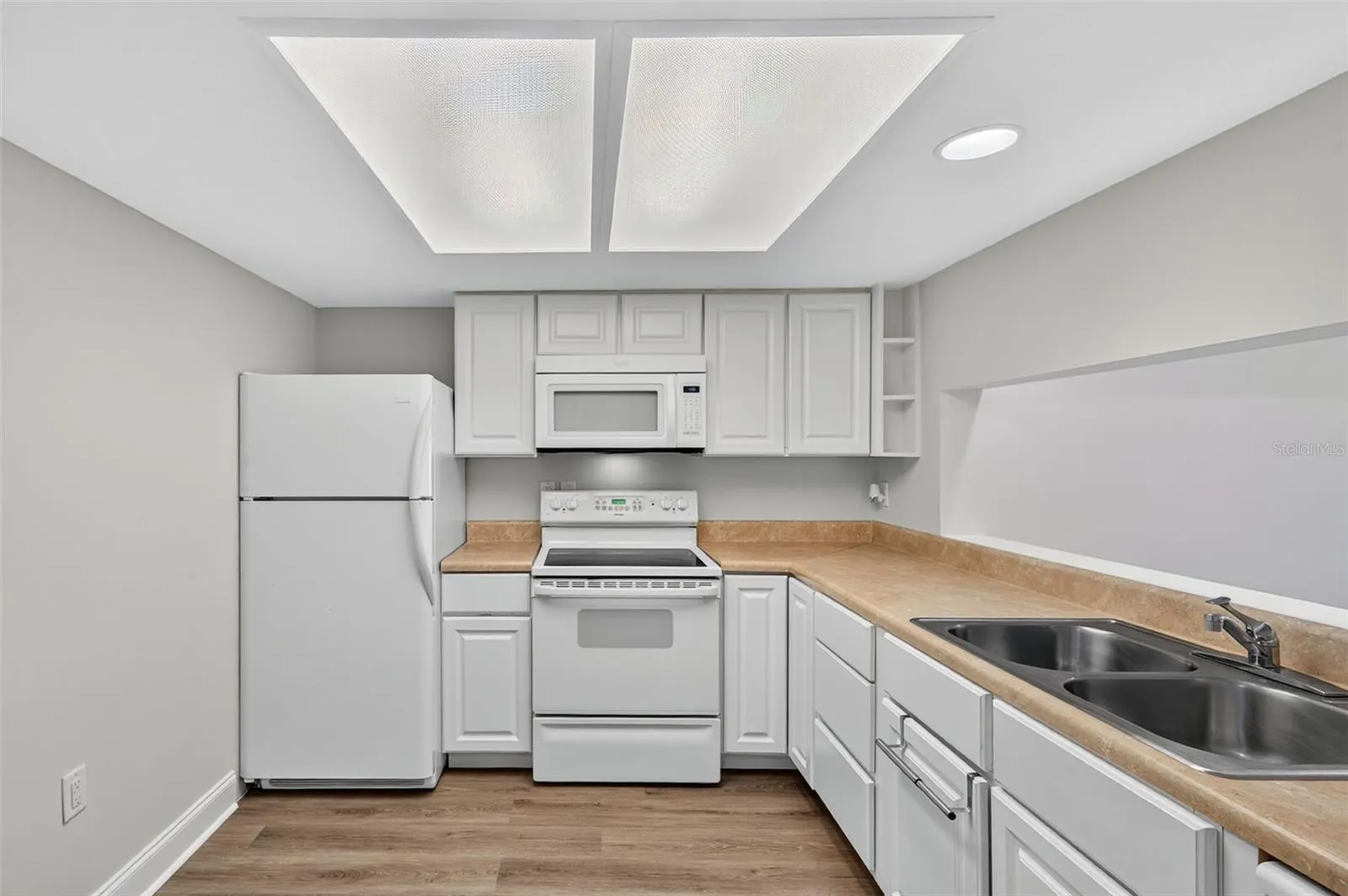 2595 COUNTRYSIDE BLVD #8106, #8106