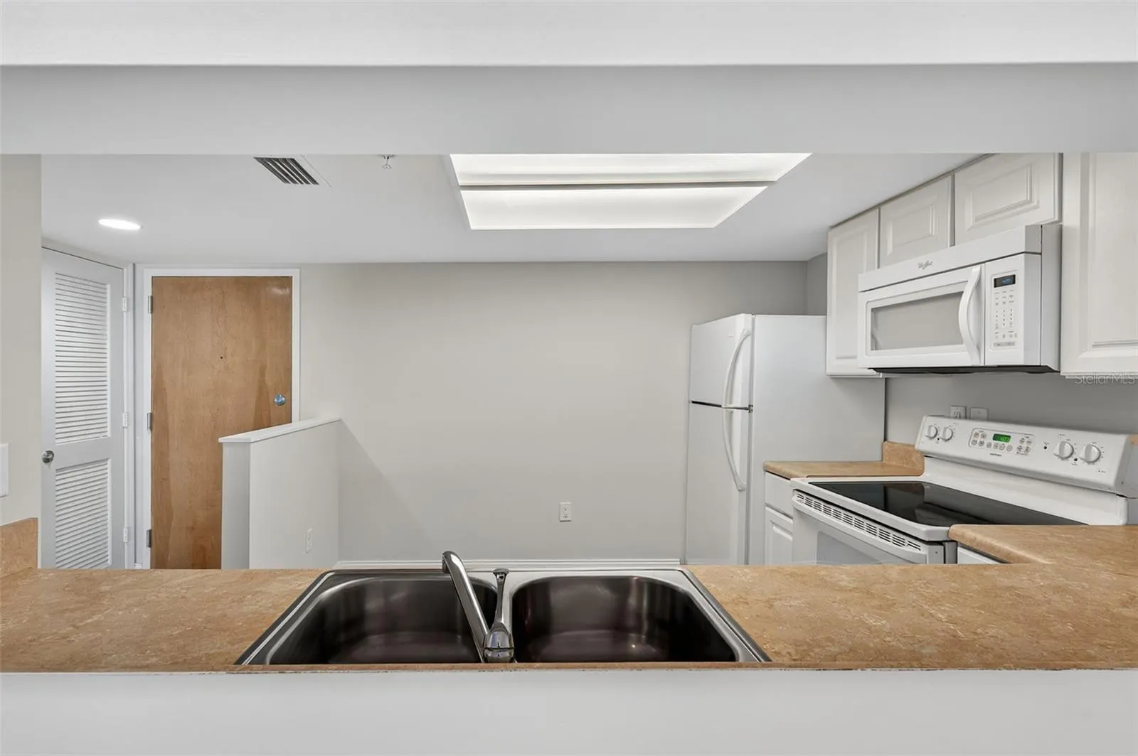 2595 COUNTRYSIDE BLVD #8106, #8106