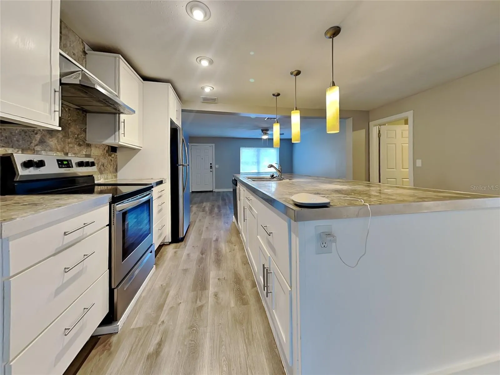 105 RAVENWAY DR