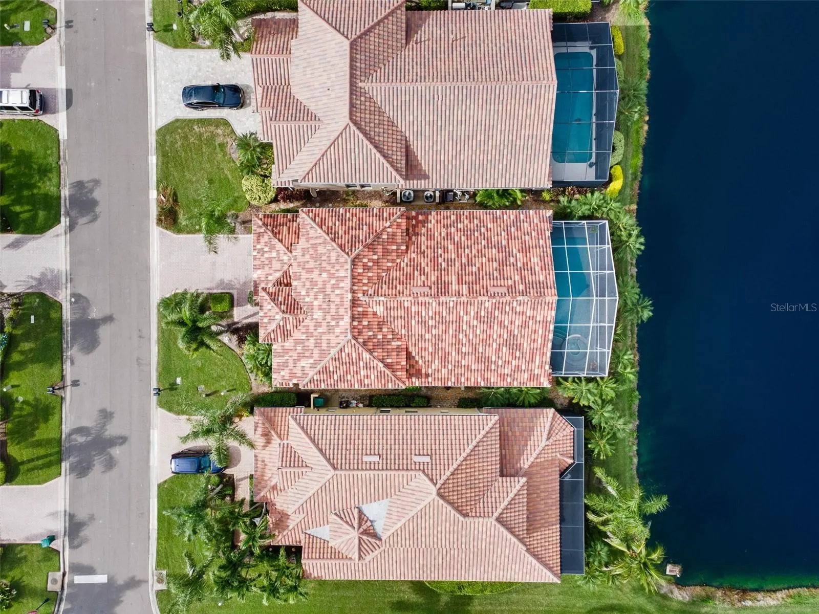 304 9TH AVE E