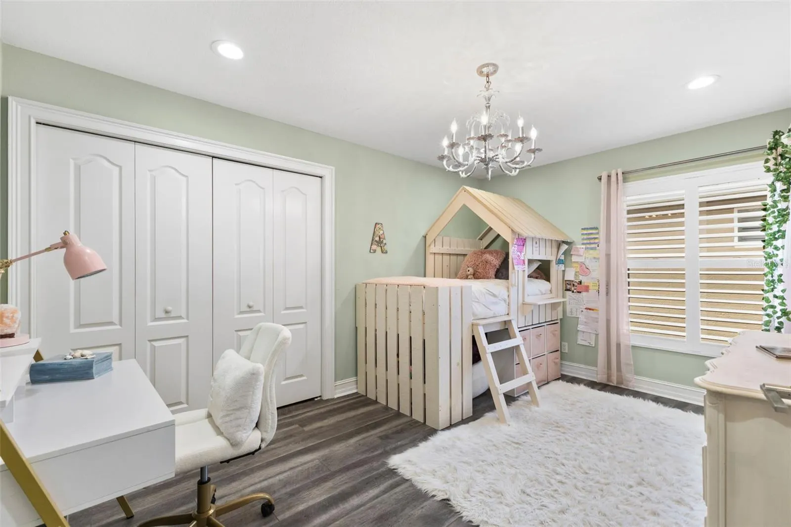 304 9TH AVE E
