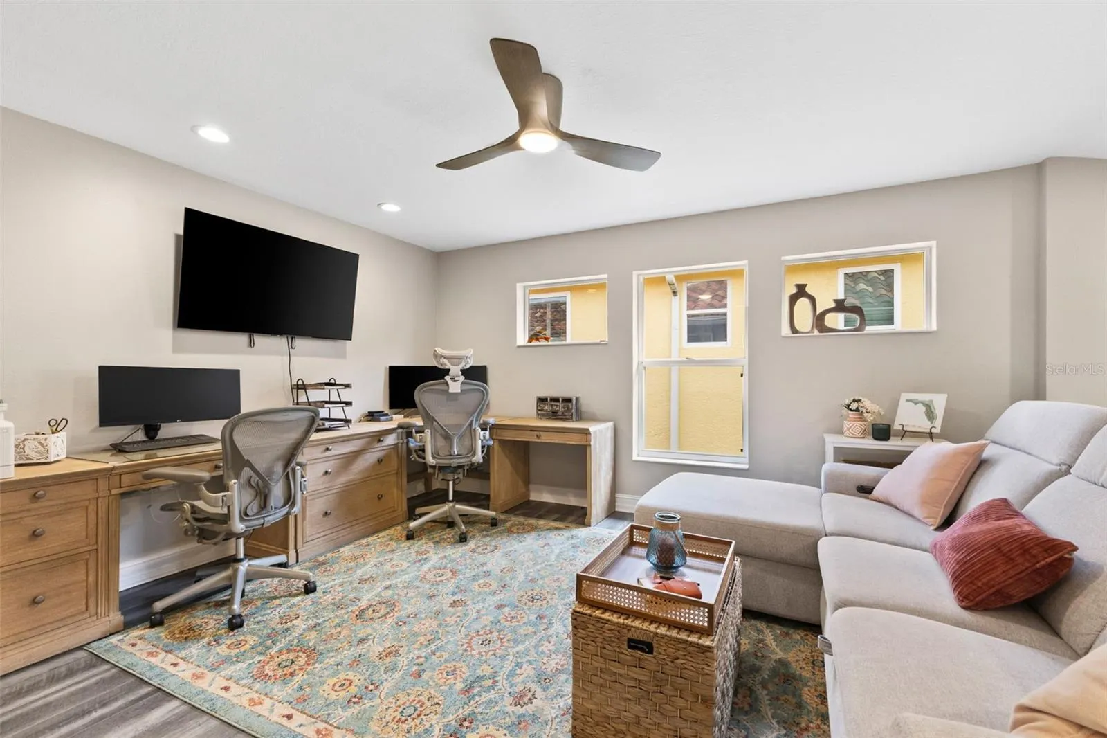 304 9TH AVE E