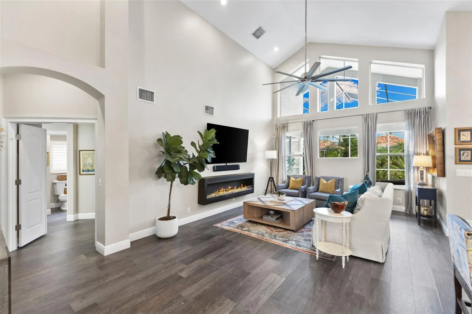 304 9TH AVE E