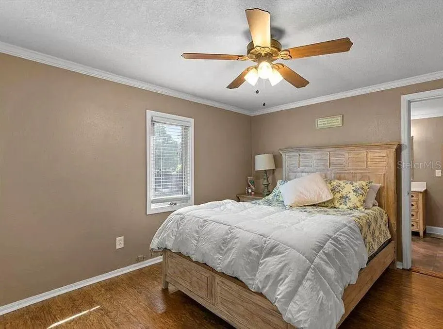 1103 DOUGLAS AVE