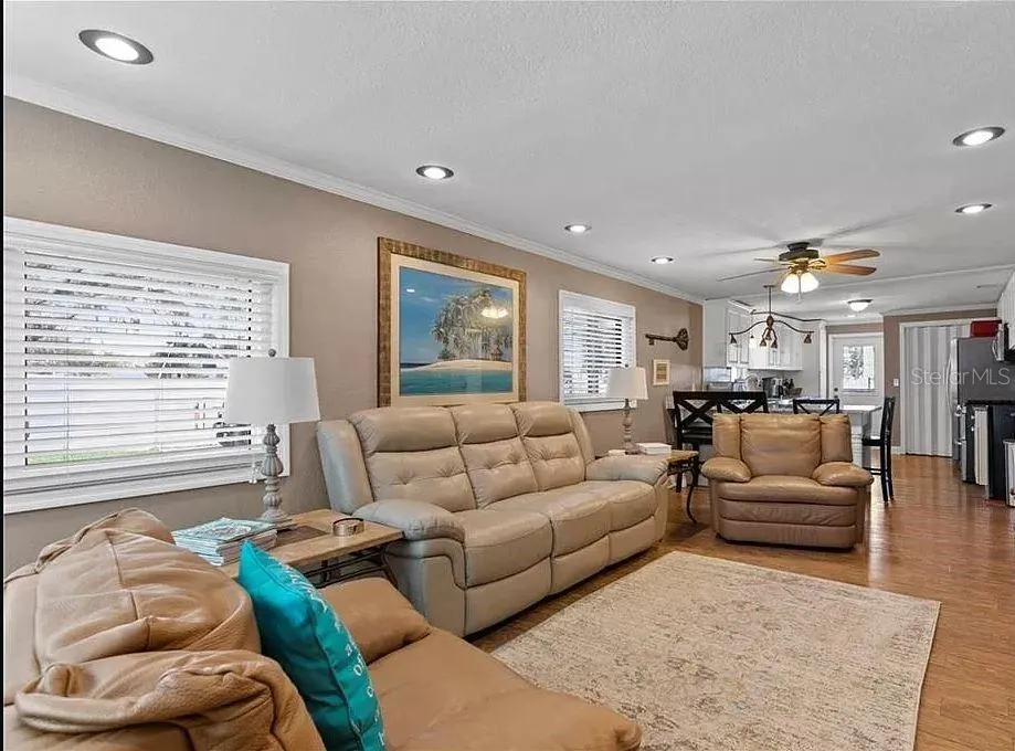 1103 DOUGLAS AVE