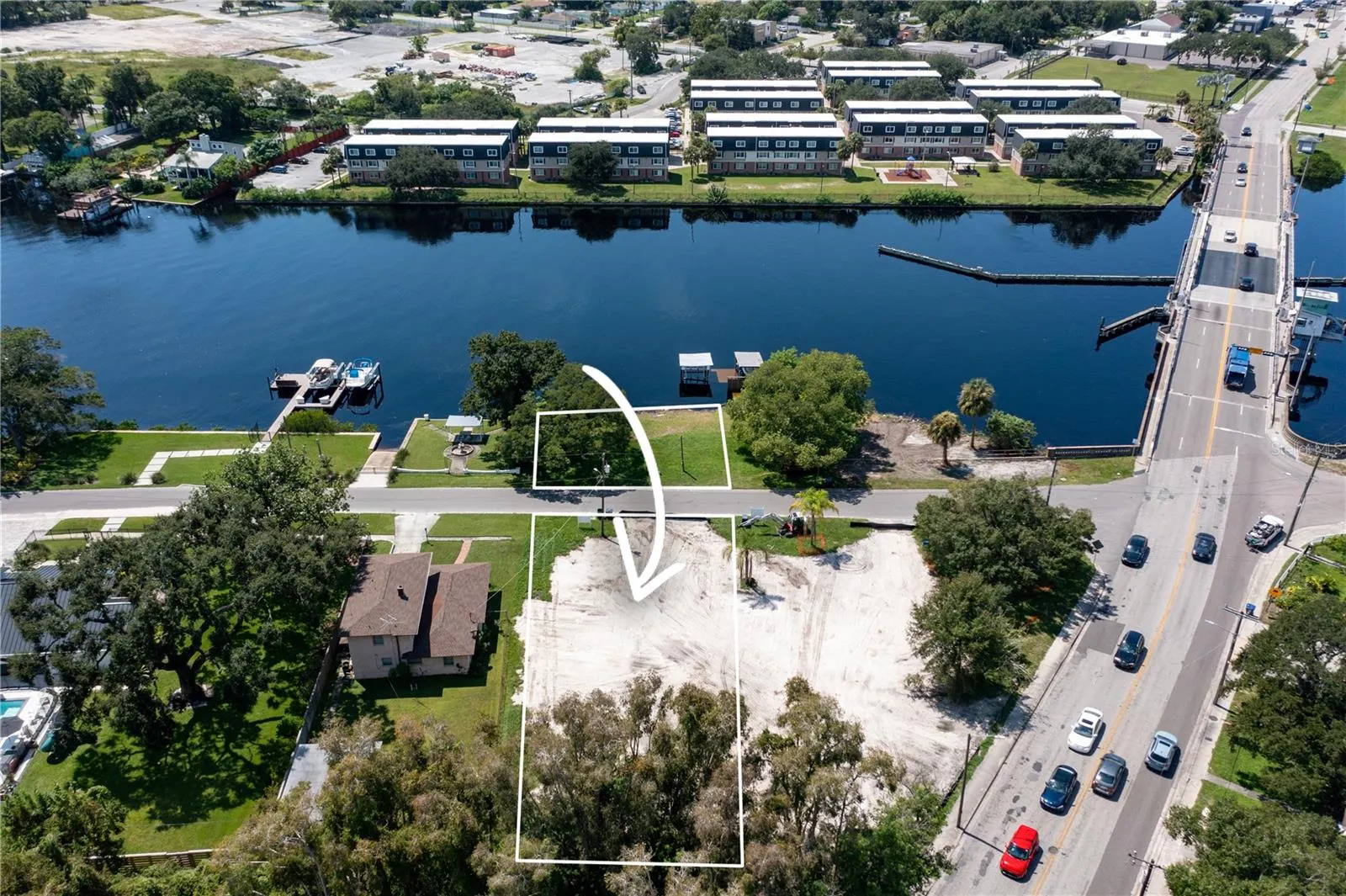 2517 N RIVERSIDE DR