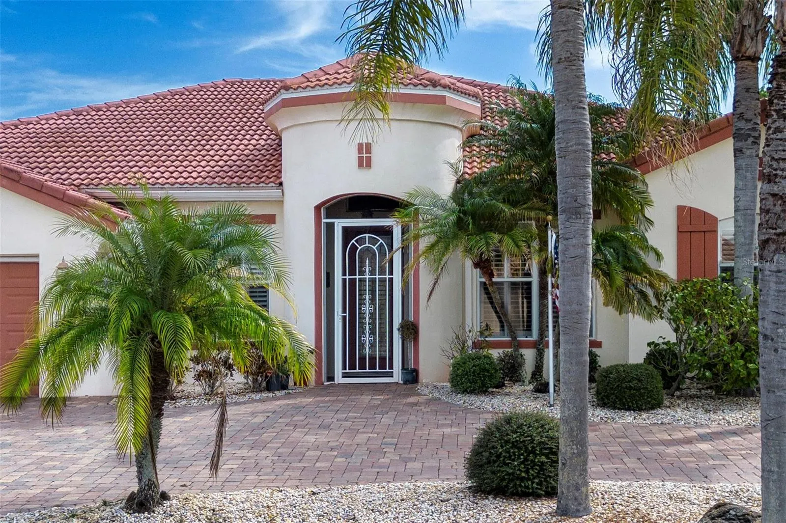 1115 SIGNATURE DR