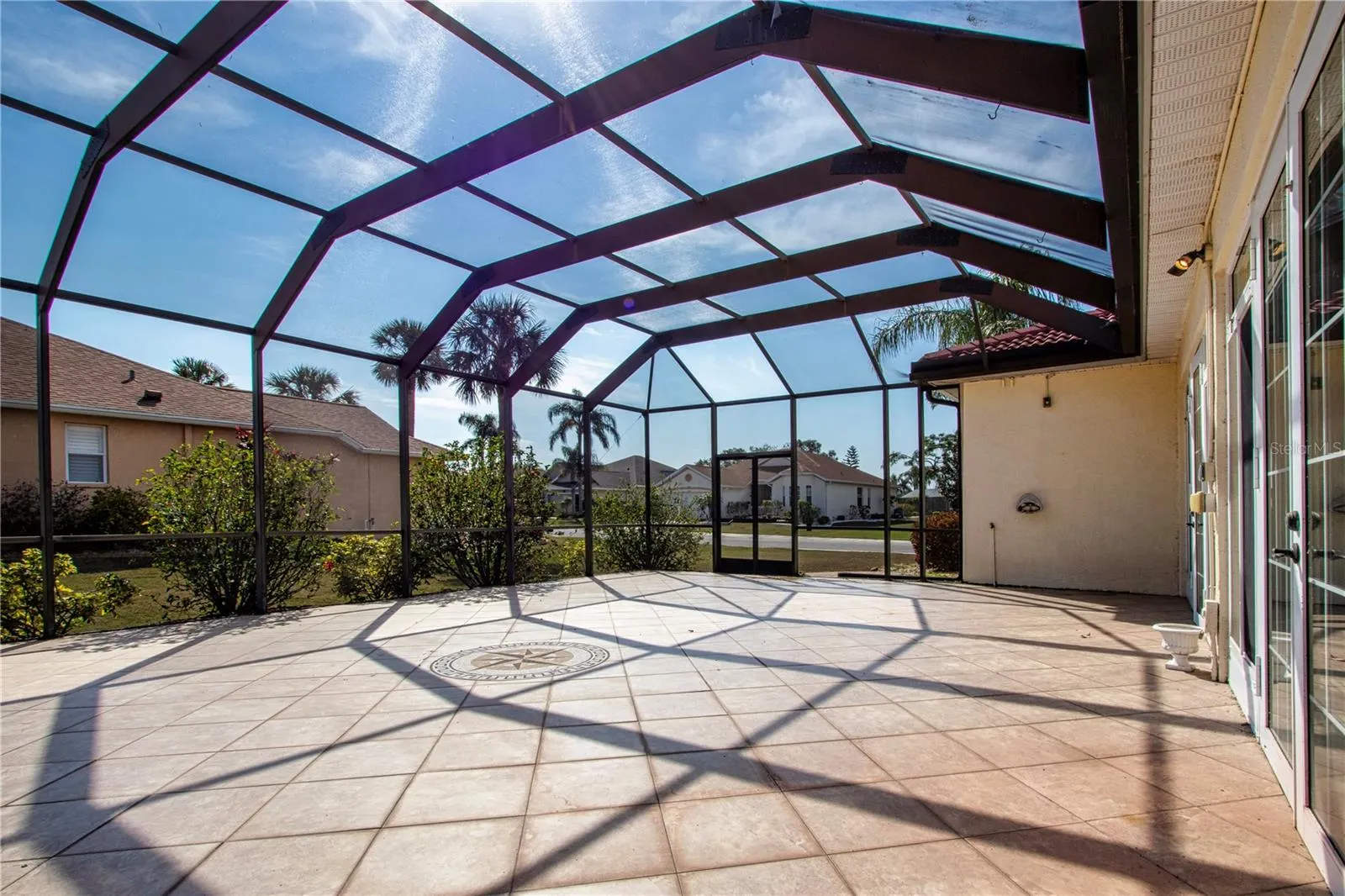 1115 SIGNATURE DR