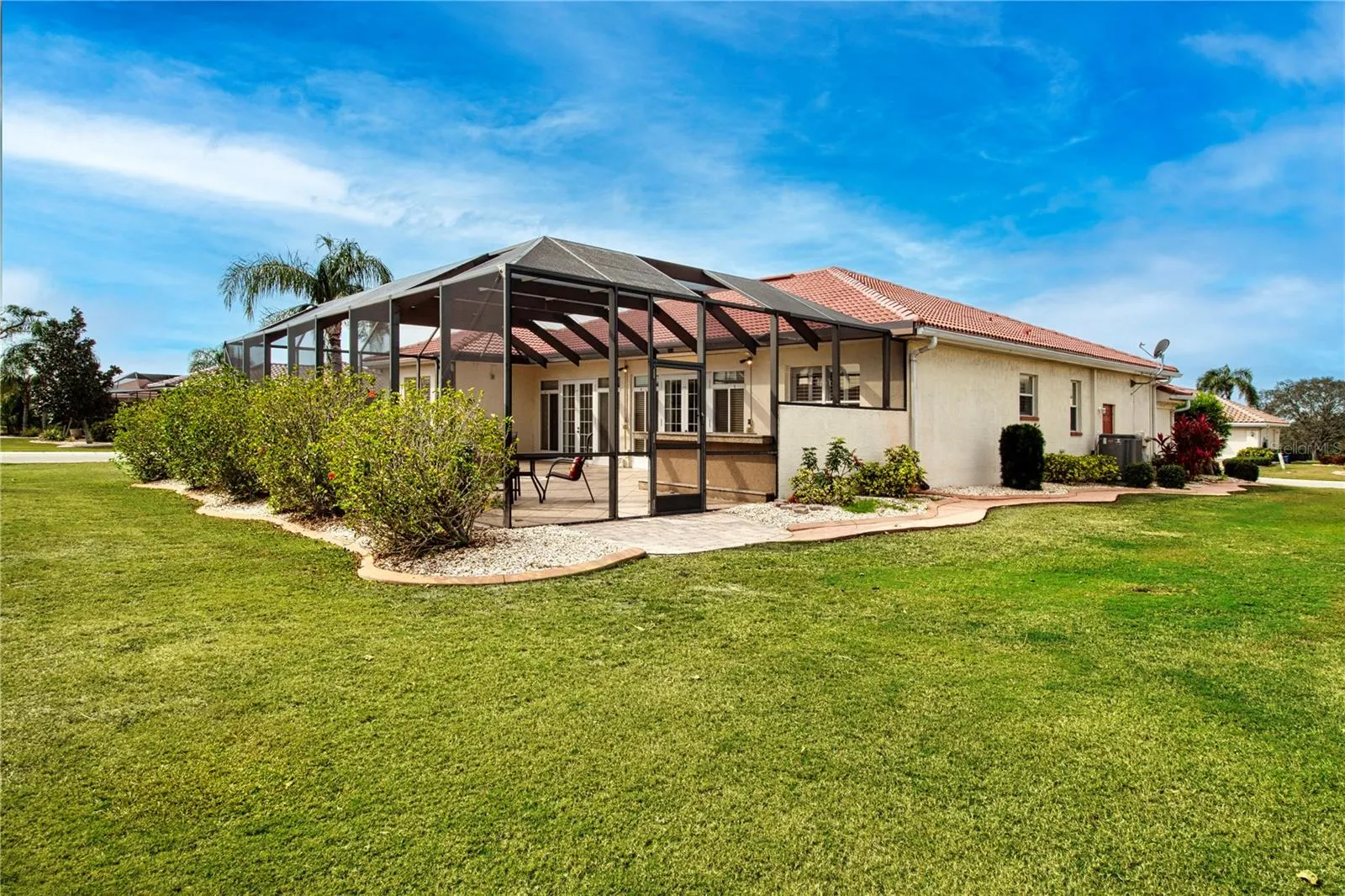 1115 SIGNATURE DR