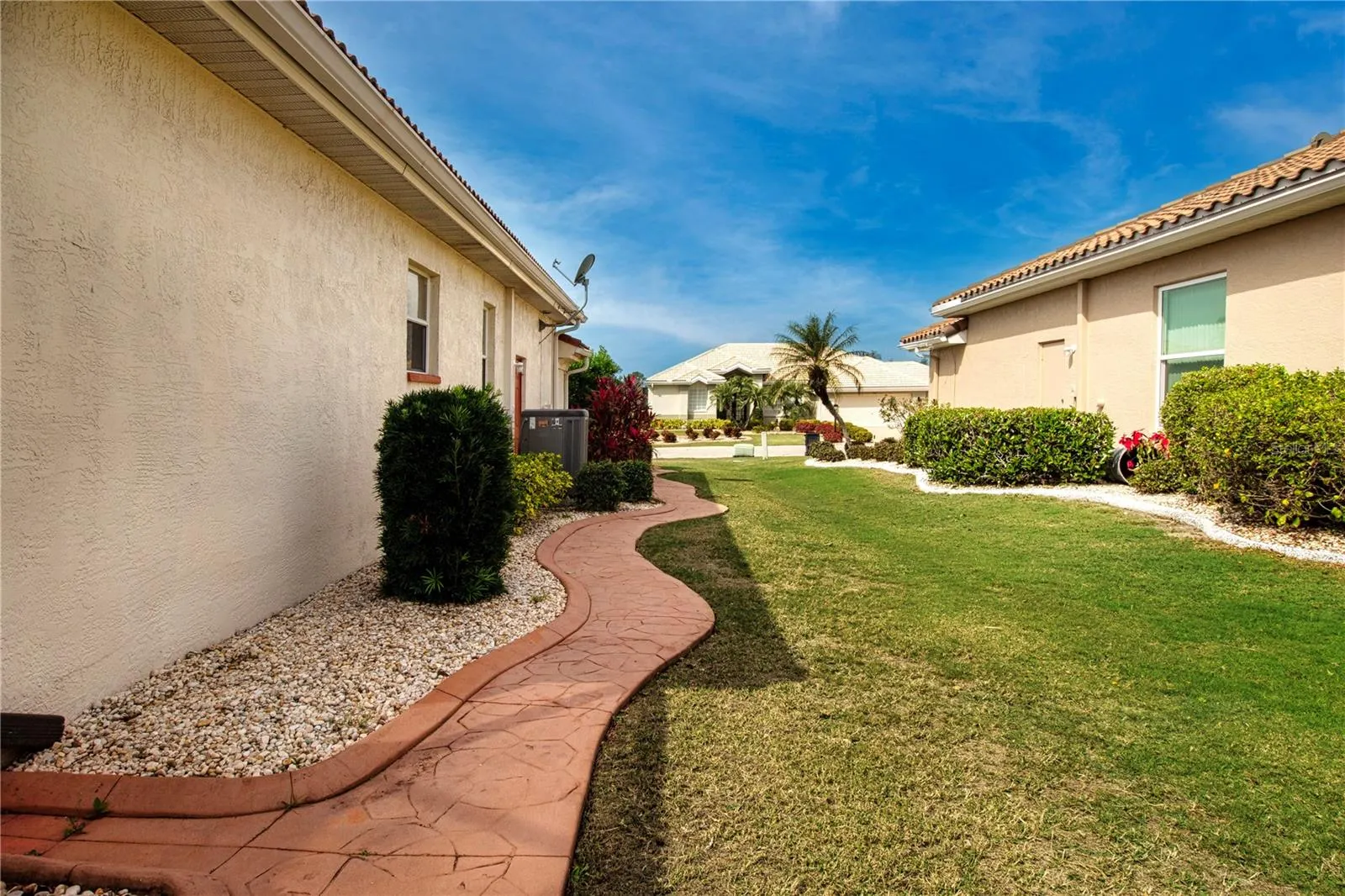 1115 SIGNATURE DR
