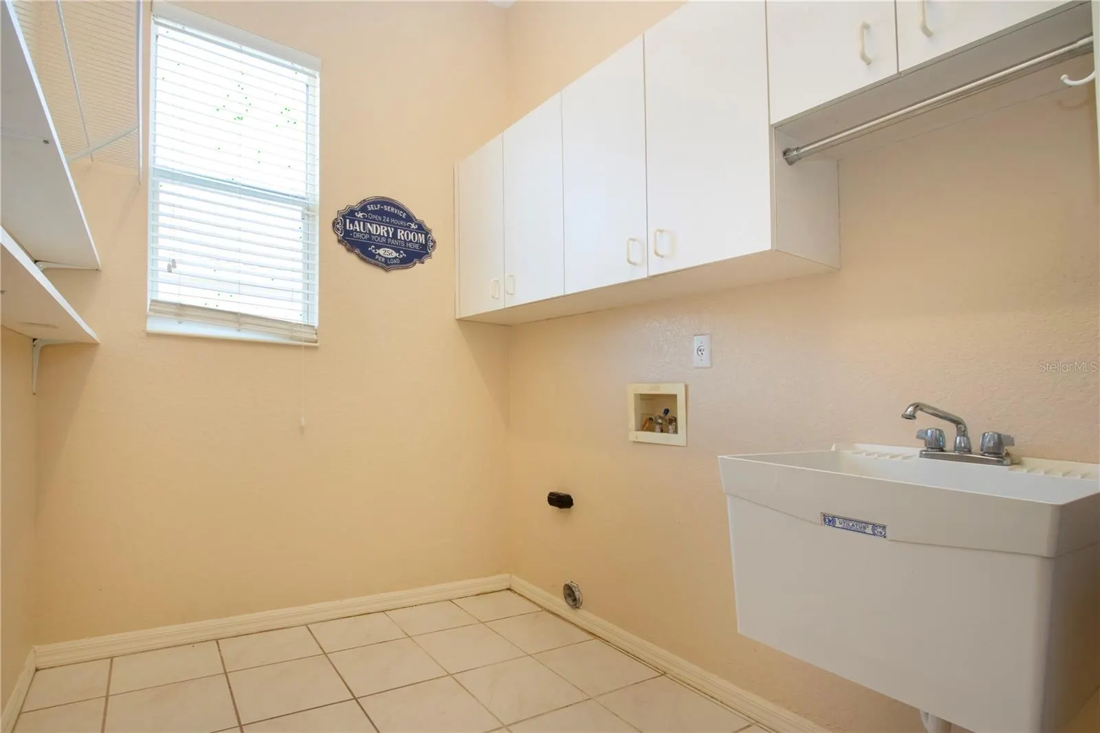 1115 SIGNATURE DR