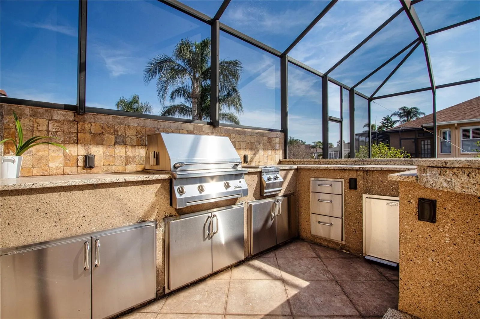 1115 SIGNATURE DR