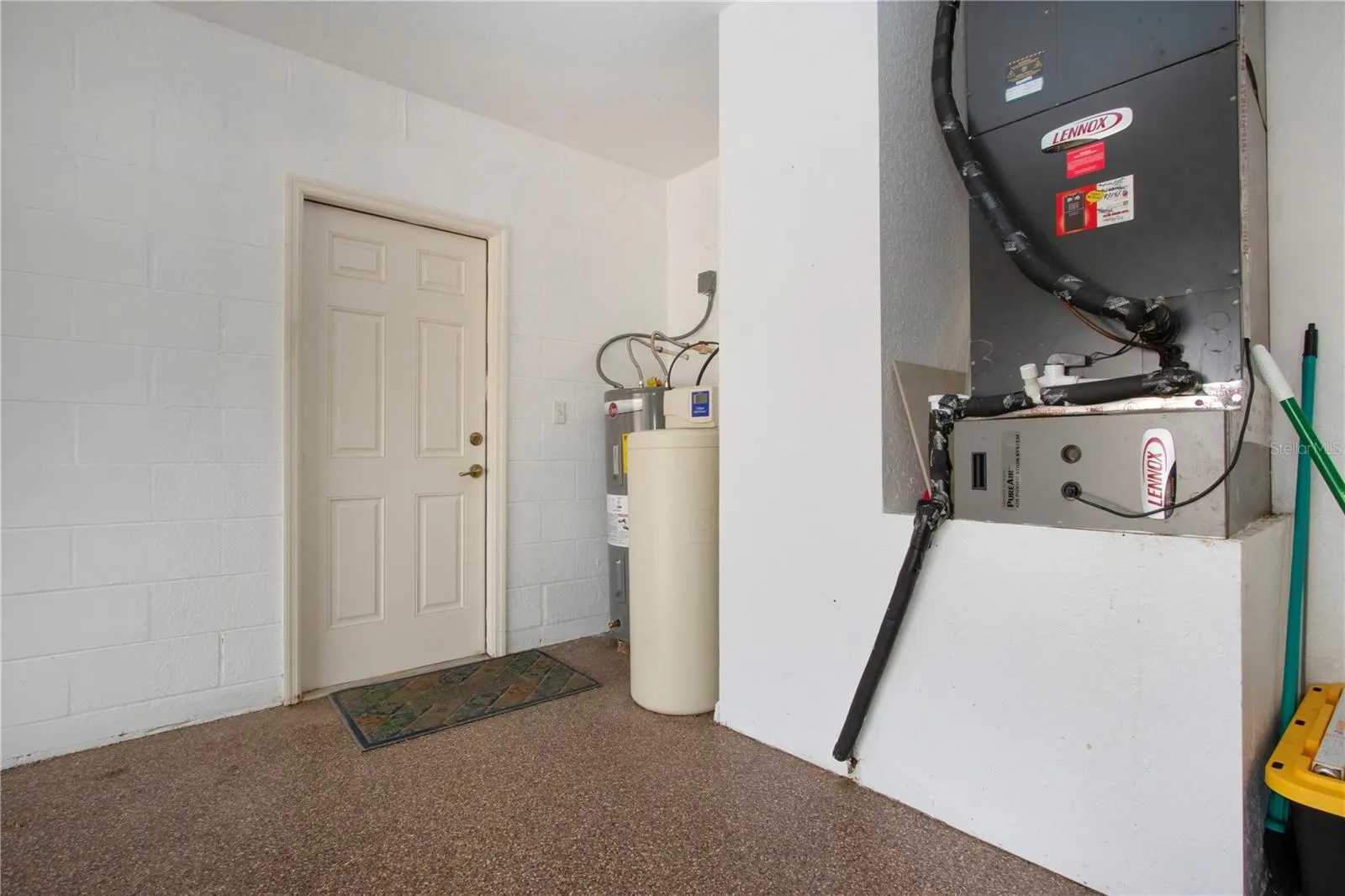 1115 SIGNATURE DR