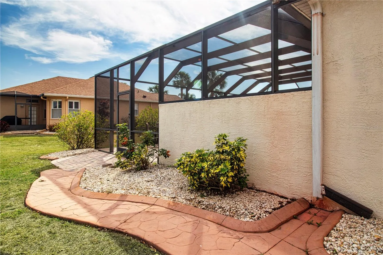 1115 SIGNATURE DR