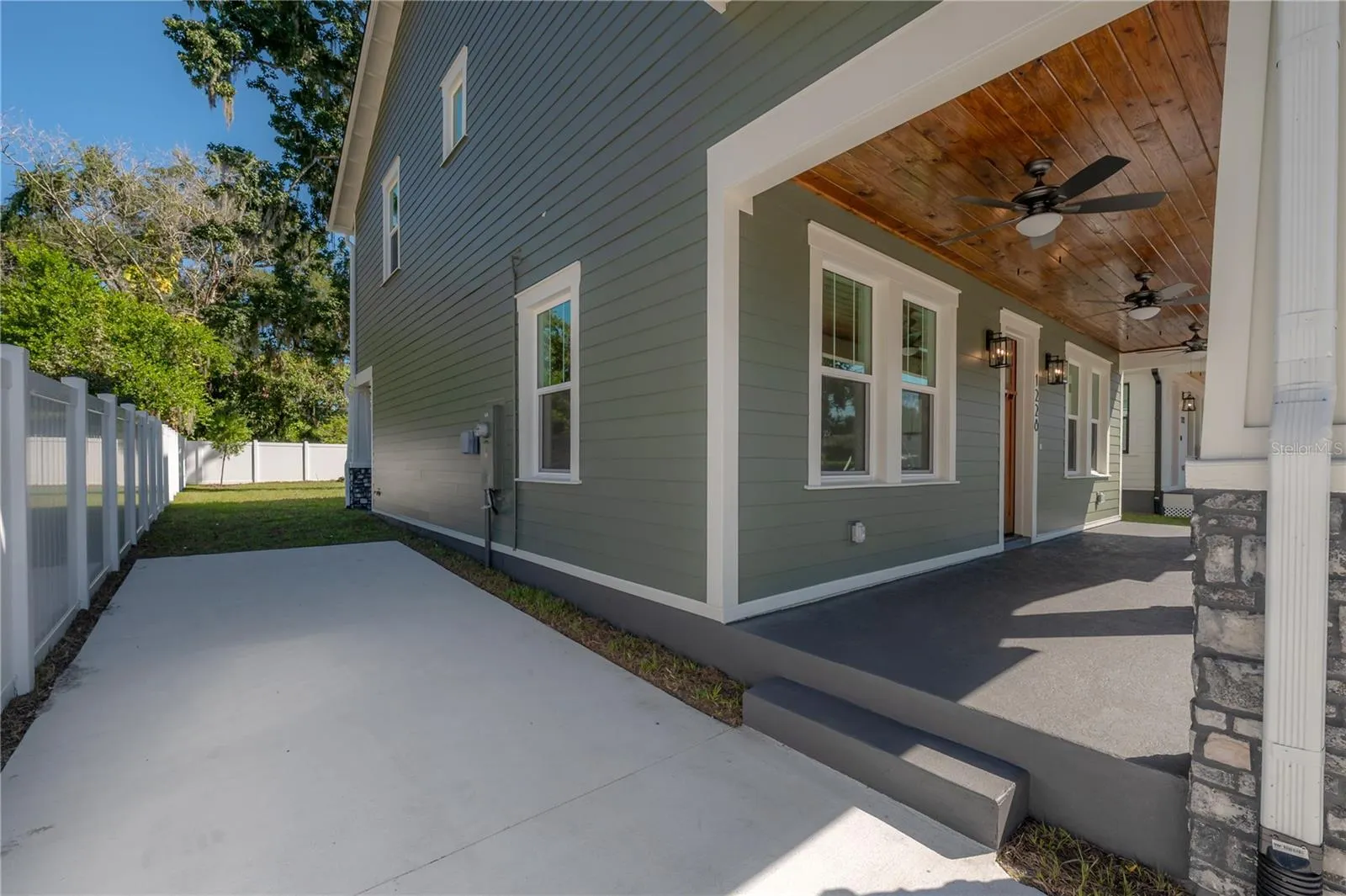 1228 E EMMA ST