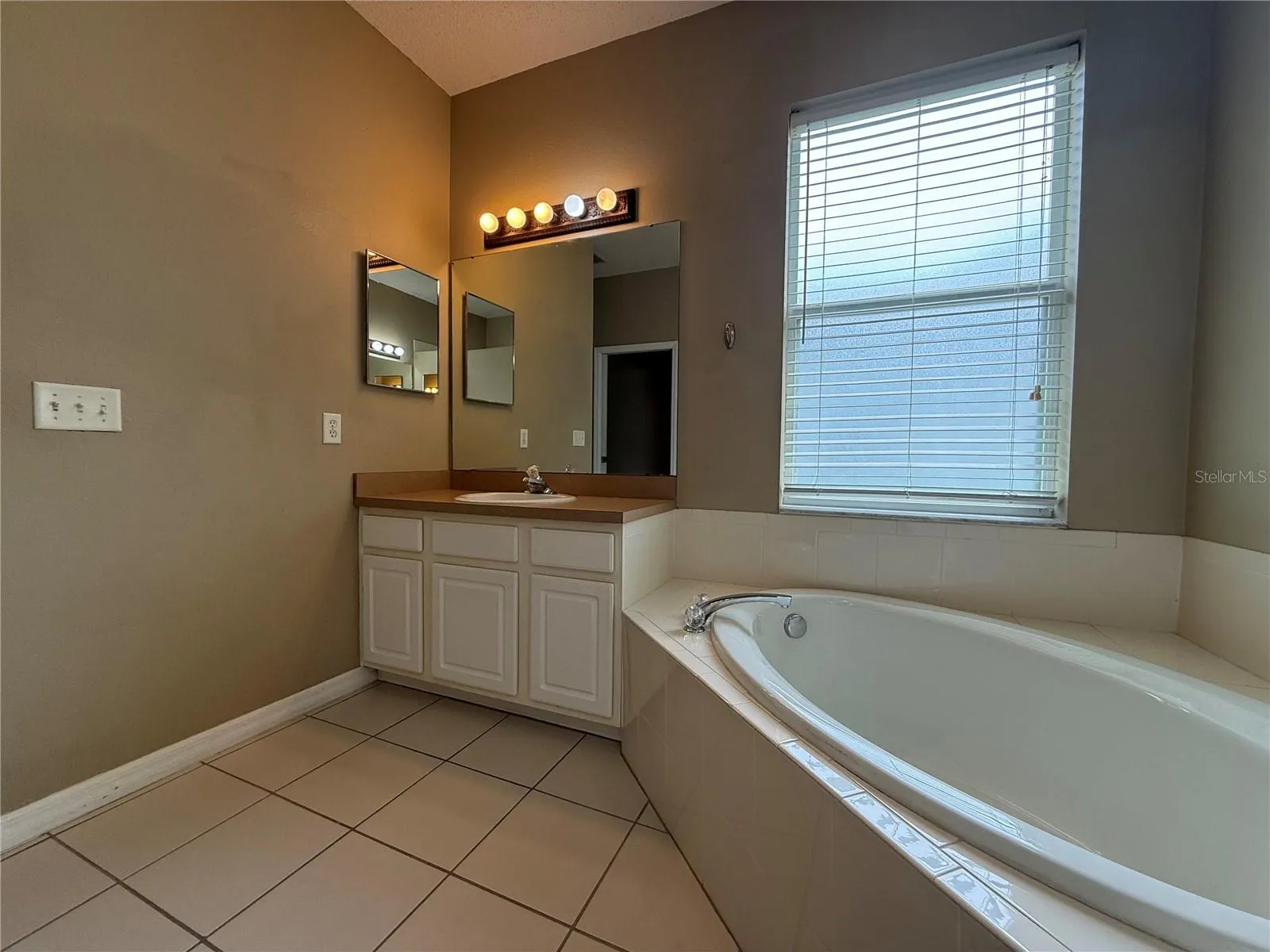 19111 CYPRESS REACH LN