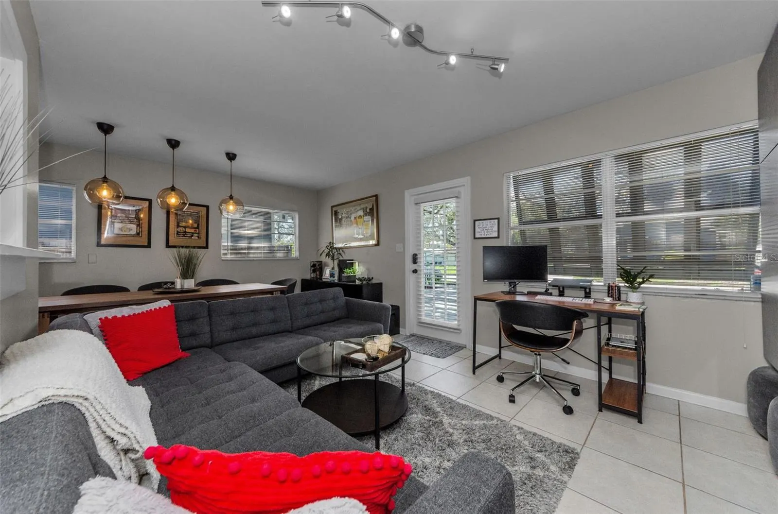 409 W HANNA AVE