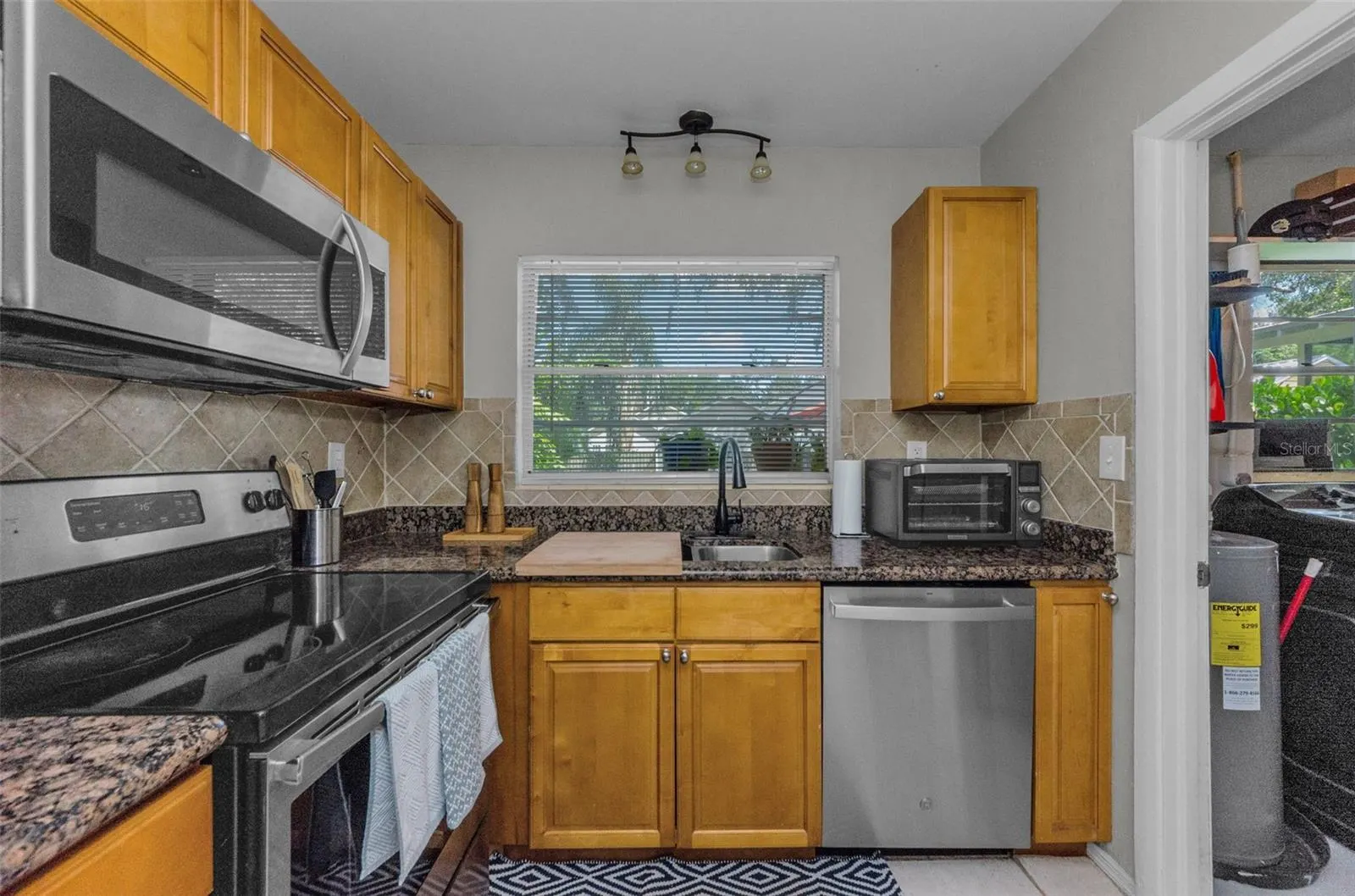 409 W HANNA AVE