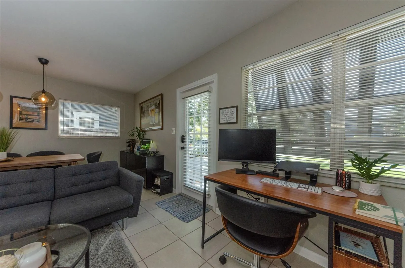 409 W HANNA AVE