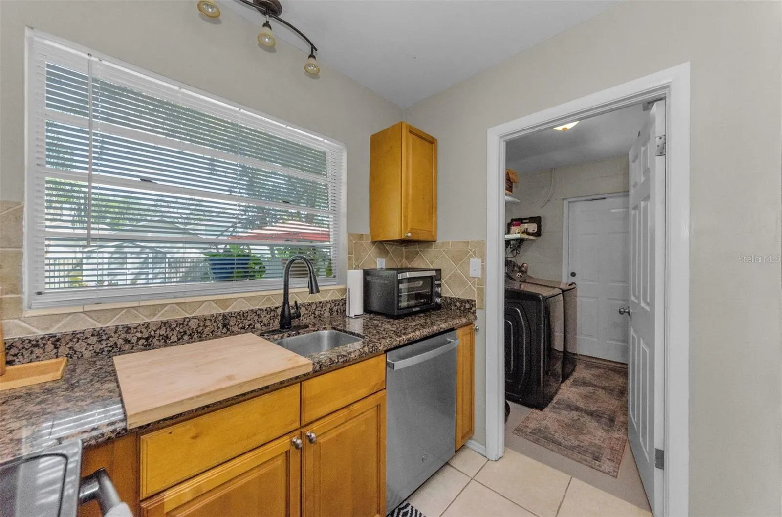 409 W HANNA AVE