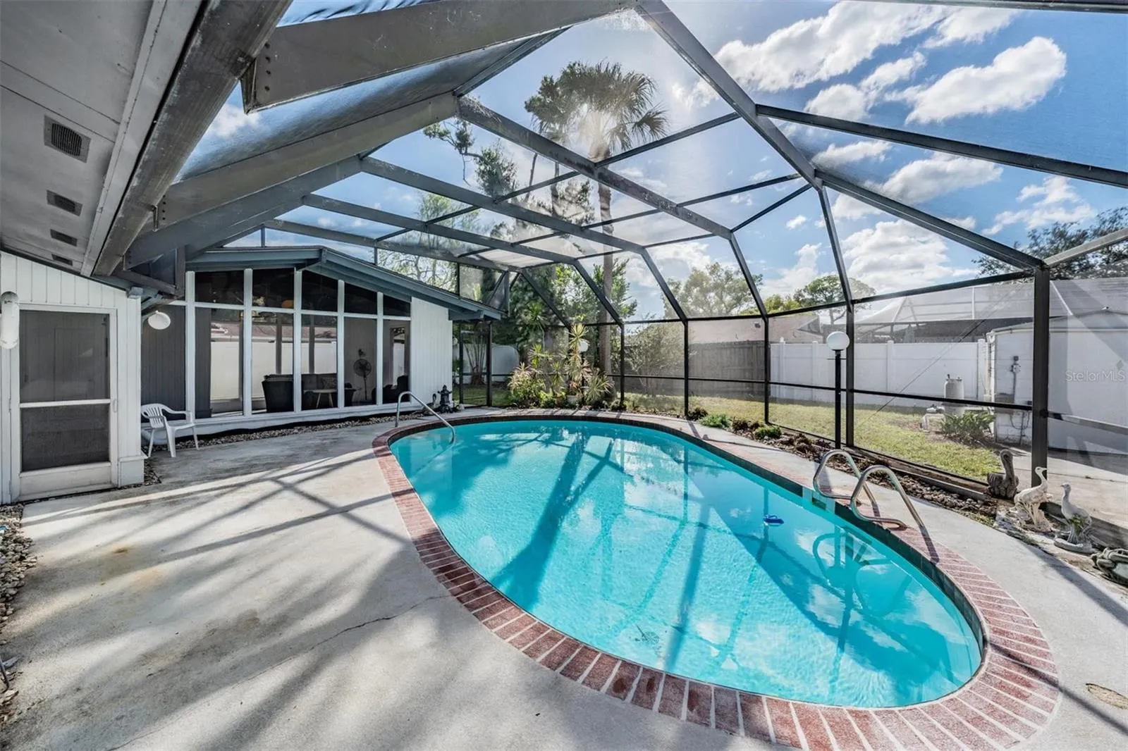 6816 DOVER CT