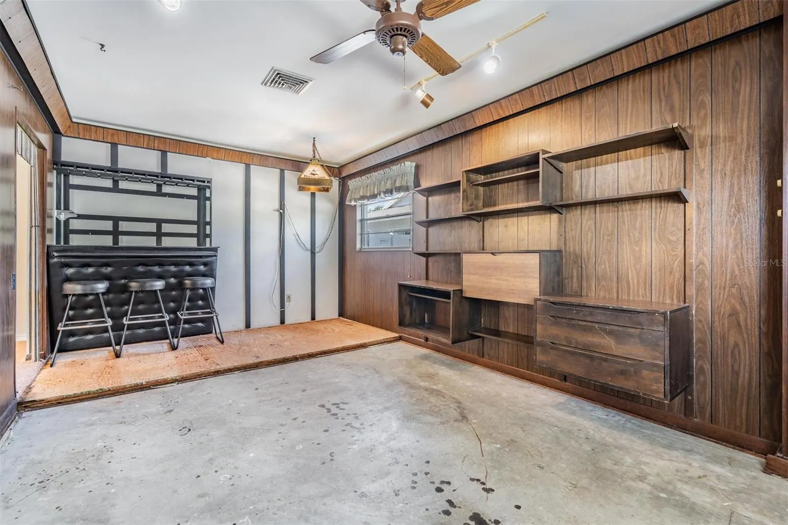 6816 DOVER CT