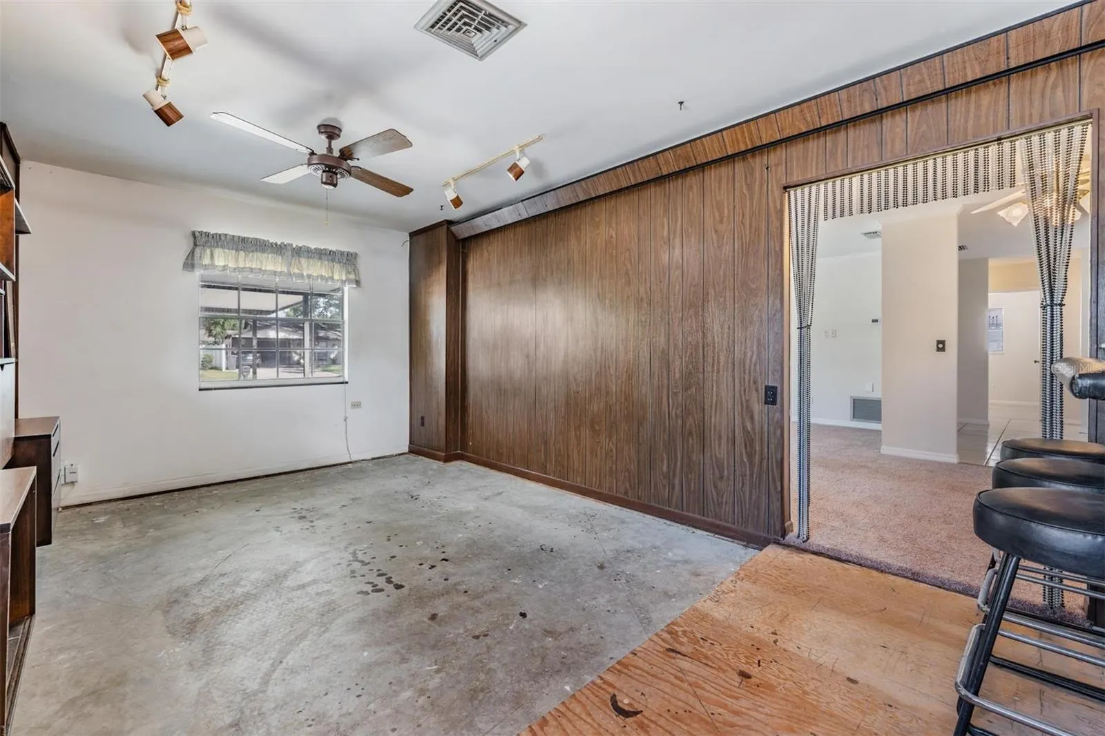 6816 DOVER CT