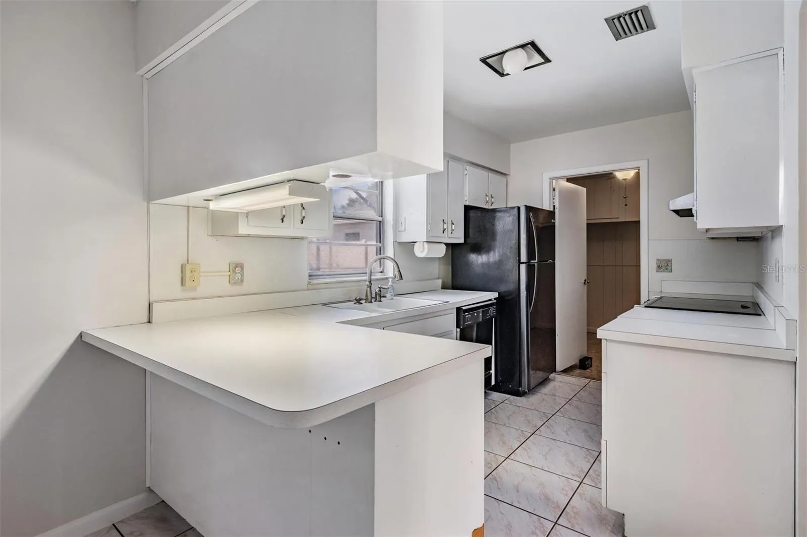6816 DOVER CT