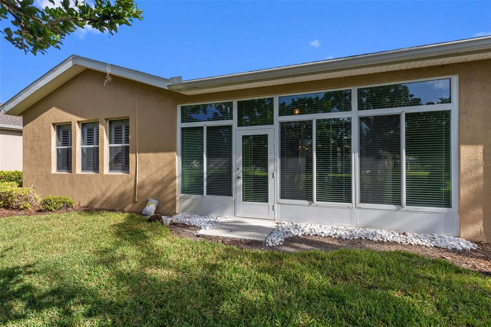2404 KENSINGTON GREENS DR