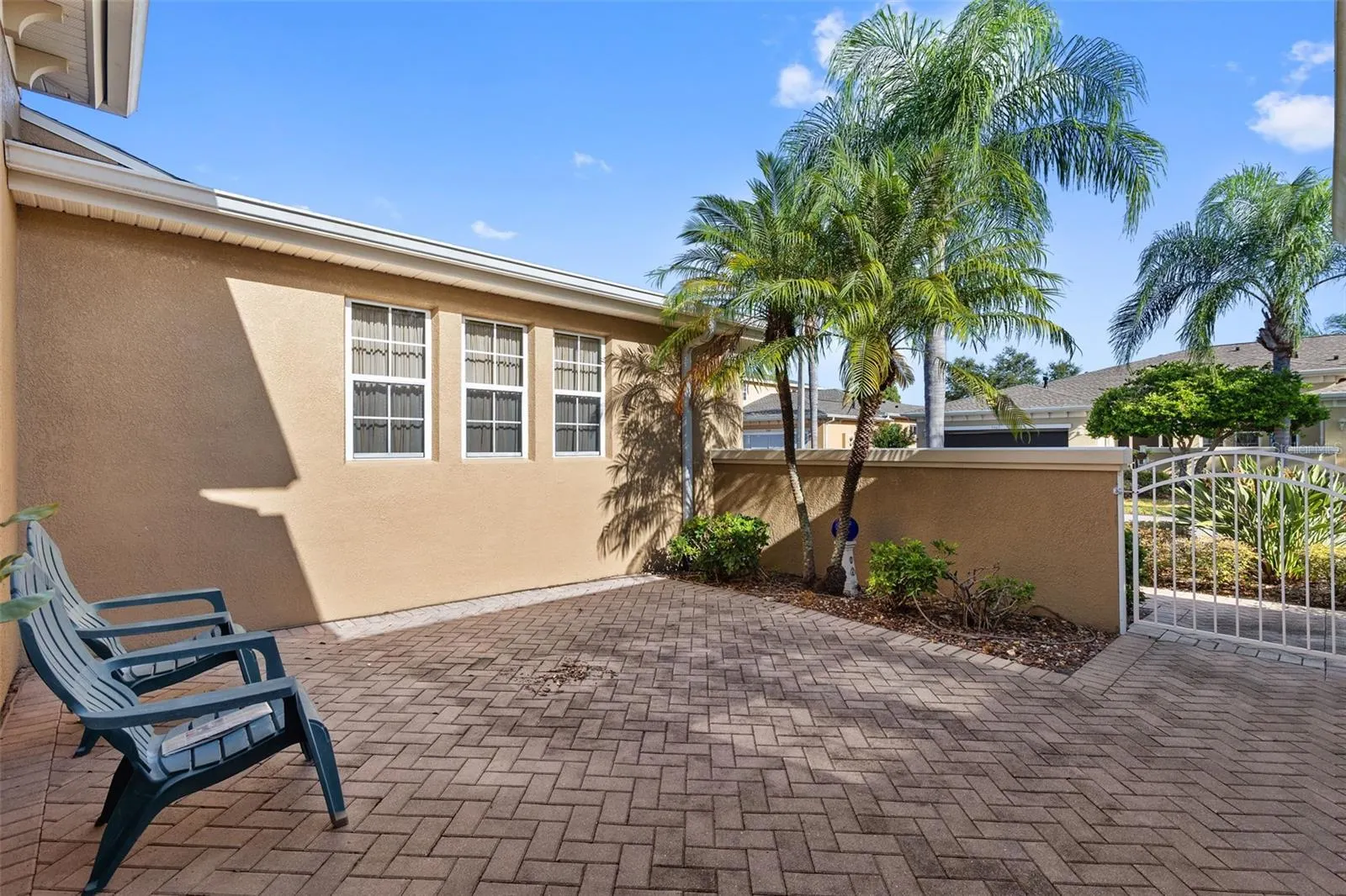 2404 KENSINGTON GREENS DR