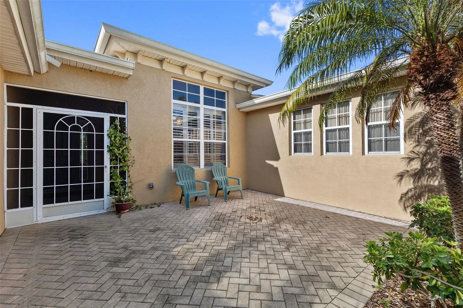 2404 KENSINGTON GREENS DR
