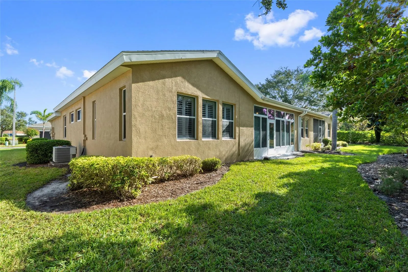 2404 KENSINGTON GREENS DR