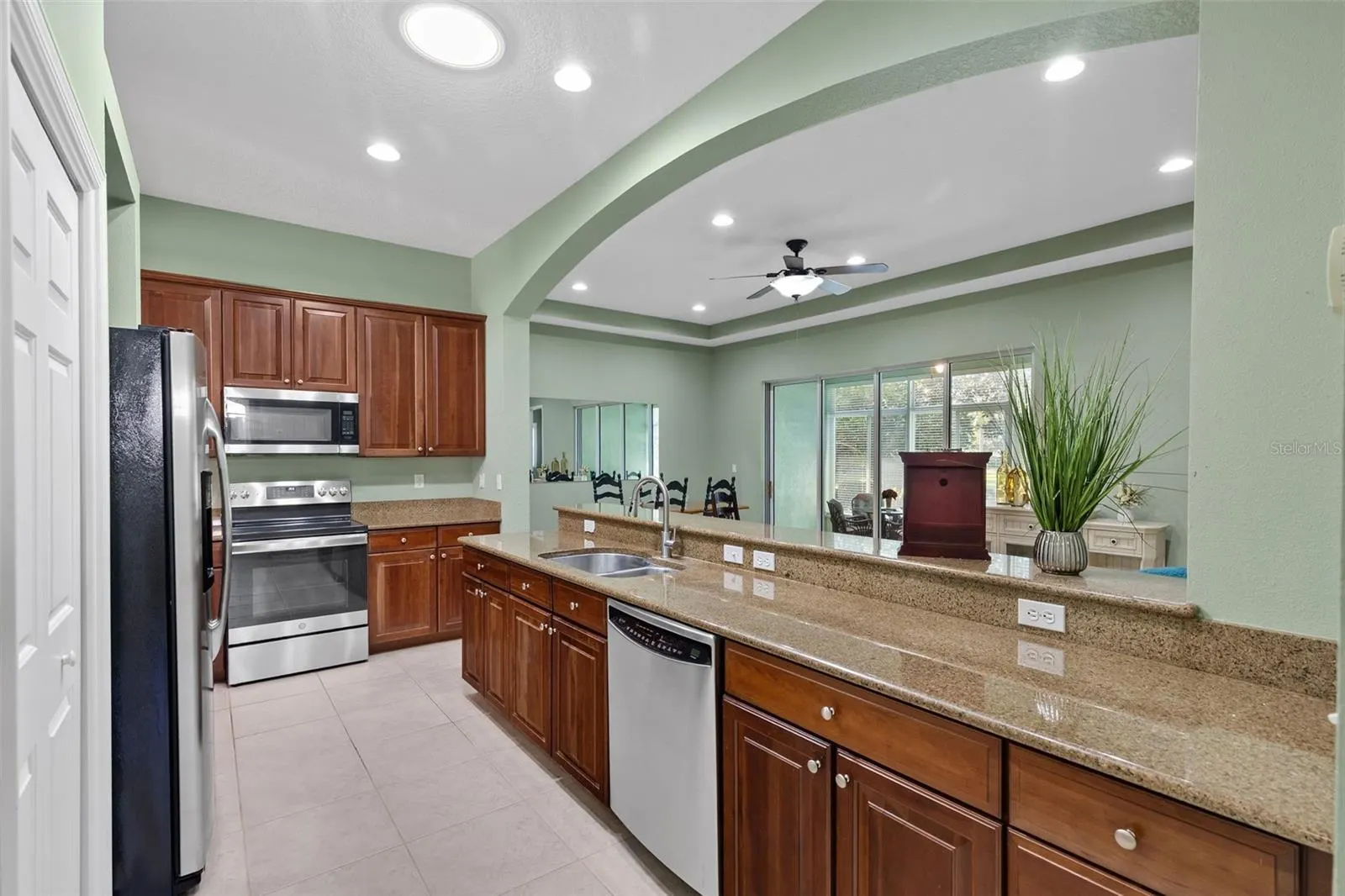 2404 KENSINGTON GREENS DR