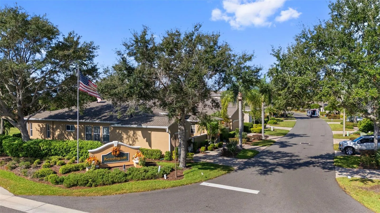 2404 KENSINGTON GREENS DR