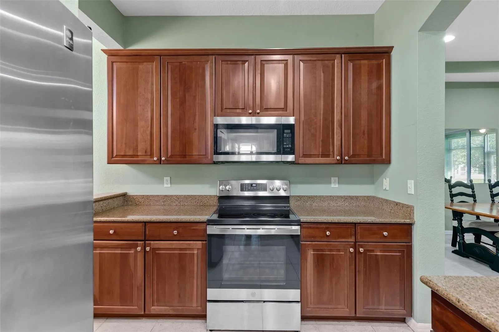 2404 KENSINGTON GREENS DR