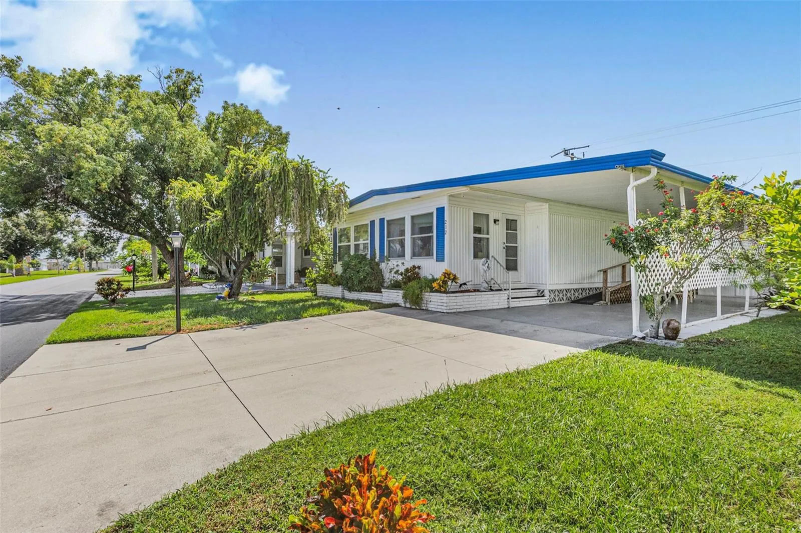 212 LA COSTA