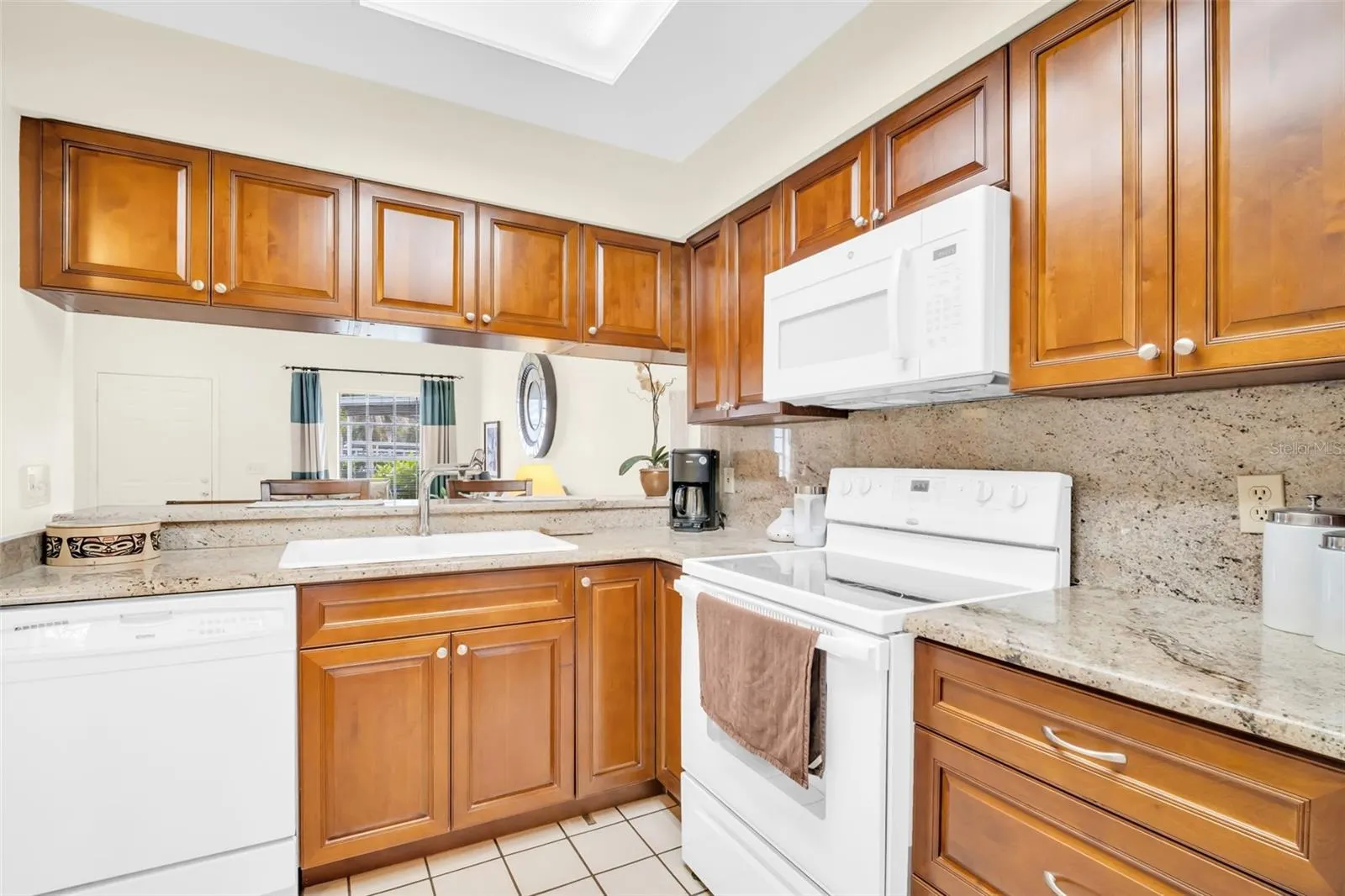 2749 COUNTRYSIDE BLVD #28, #28
