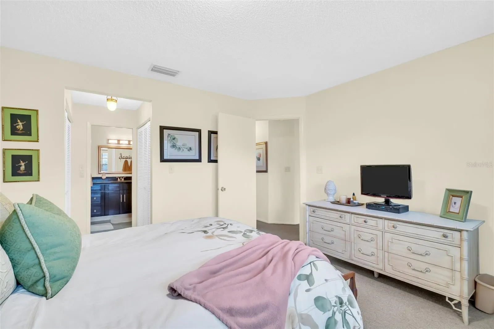 2749 COUNTRYSIDE BLVD #28, #28