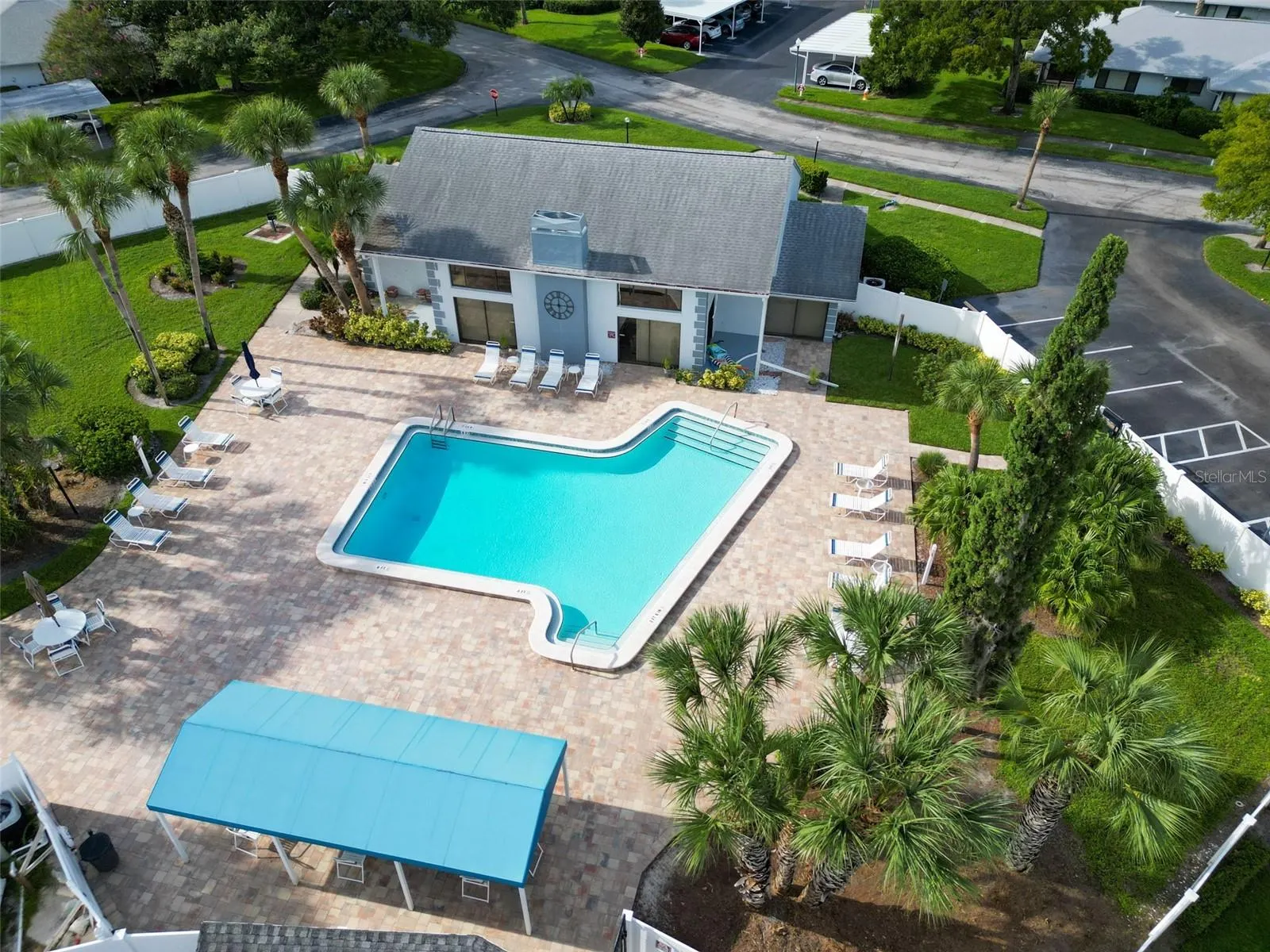 2749 COUNTRYSIDE BLVD #28, #28