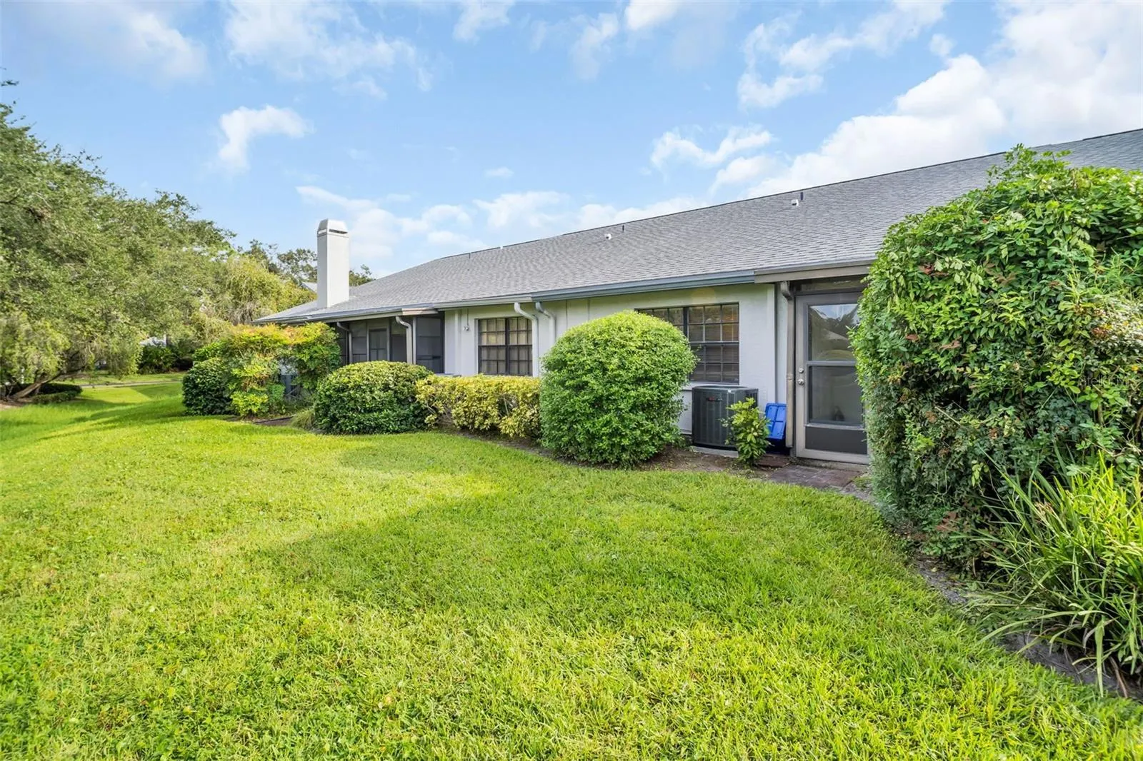 2749 COUNTRYSIDE BLVD #28, #28