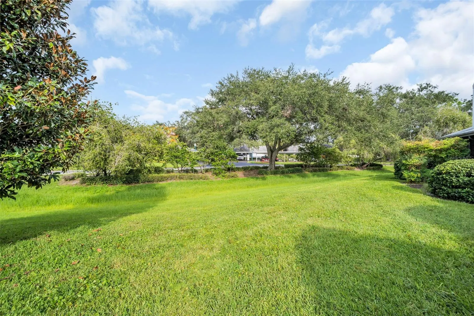 2749 COUNTRYSIDE BLVD #28, #28