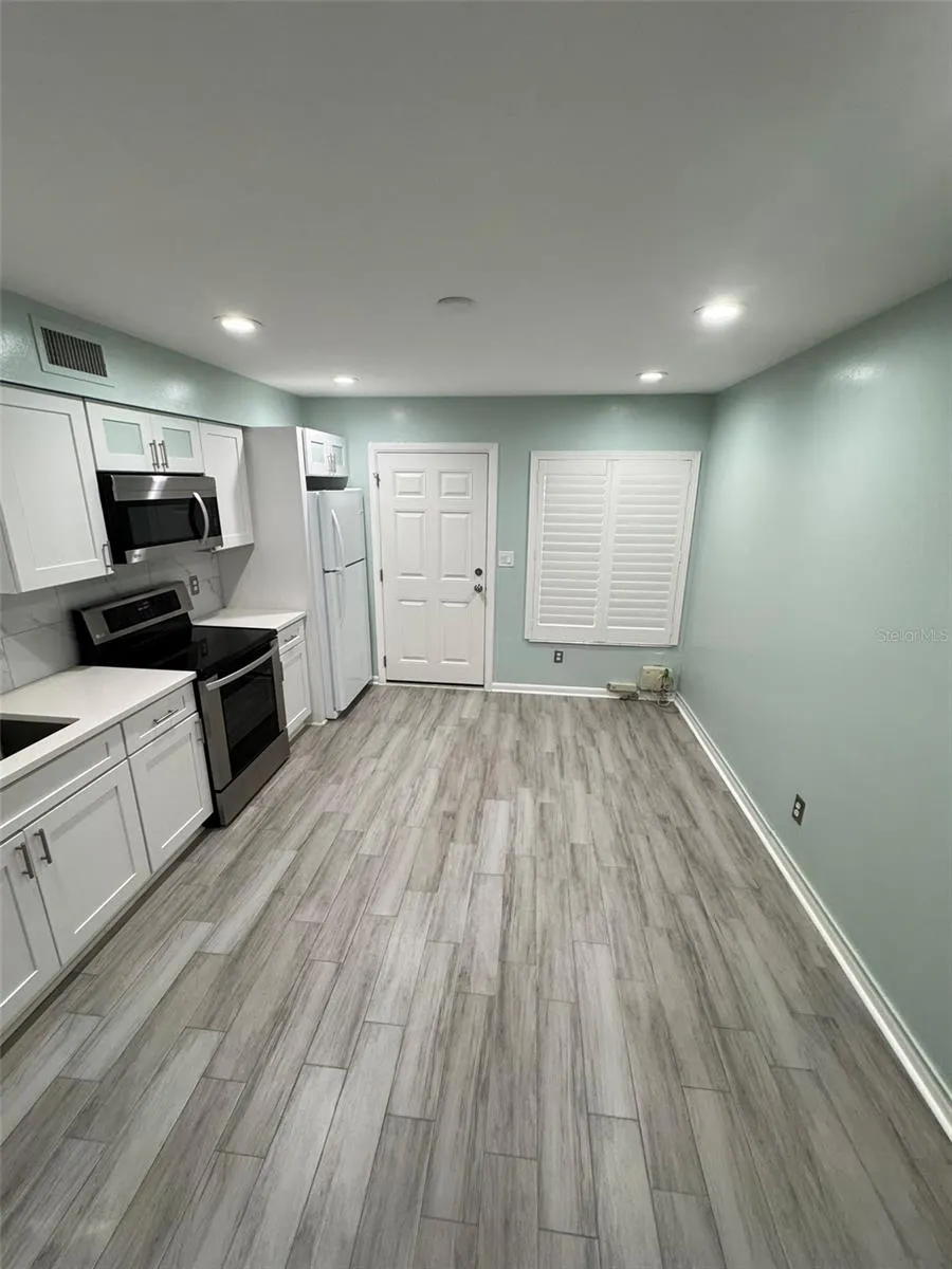 4517 W LA VILLA LN